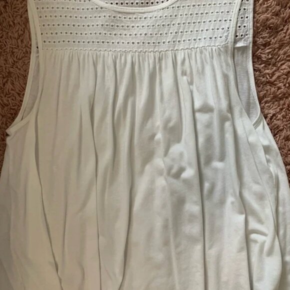 Gap White Eyelet Tank – XL | Effortlessly Chic - Picture 10 of 13